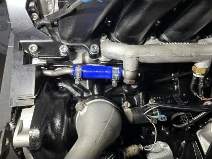 Silikonverbinder Turbowasserleitung vorne auf Wassergallerie Audi 5 Zylinder 20V Turbo schwarz oder blau