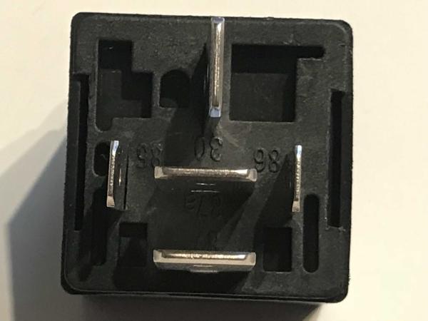 Relais 12Volt / 80A für Schaltungen im KFZ Bereich Relais 12Volt / 80A für Schaltungen im KFZ Bereich