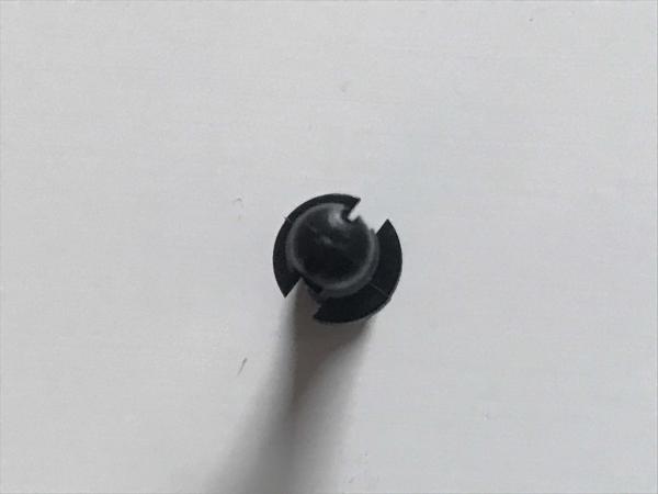 Spreizniete 10 Stück - für Gummileiste Motorhaube - Audi 80/90/S2/RS2/Coupe/Cabrio Spreizniete 10 Stück - für Gummileiste Motorhaube - Audi 80/90/S2/RS2/Coupe/Cabrio