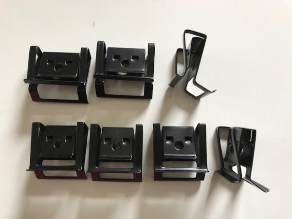 Klammernsatz für Kühlergrillrahmen Audi RS2 Klammernsatz für Kühlergrillrahmen Audi RS2