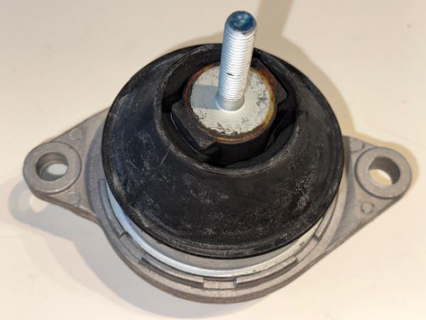 Motorlager links - rechts Audi Typ 81-85-Urquattro-89-B4-44 usw. Motorlager links - rechts Audi Typ 81-85-Urquattro-89-B4-44 usw.