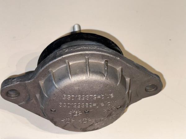 Motorlager links - rechts Audi Typ 81-85-Urquattro-89-B4-44 usw. Motorlager links - rechts Audi Typ 81-85-Urquattro-89-B4-44 usw.