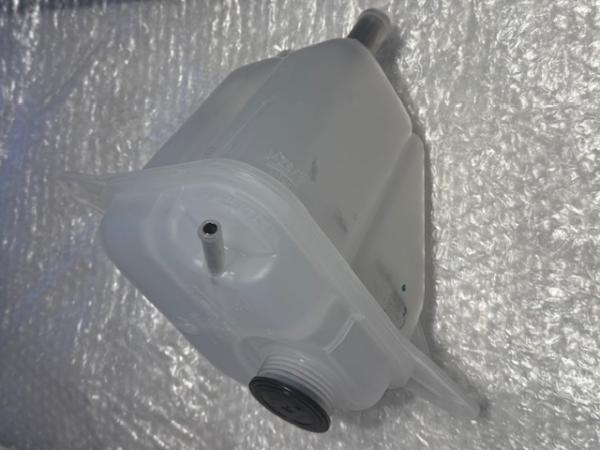 Ausgleichsbehälter Kühlmittel Audi 80 B4 S2 RS2 - 4/5 Zylinder Orig. Ersatzteil Audi