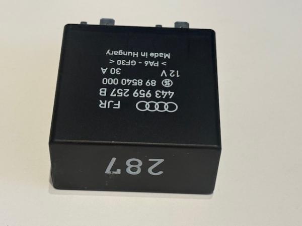 Steuergerät für Fensterheber und Schiebedach Audi Typ 89 / B4 / C4 / Typ 44 / V8