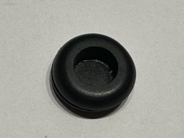 Tülle schwarz zur Kabel und Leitungsführung 19-14-10mm Höhe 8mm