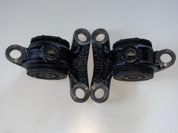 Stützlager Hinterachsquerlenker Audi C4 / Typ 44 / V8 / Q1 linke oder rechte Seite Stützlager Hinterachsquerlenker Audi C4 / Typ 44 / V8 / Q1 linke oder rechte Seite