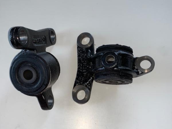 Stützlager Hinterachsquerlenker Audi C4 / Typ 44 / V8 / Q1 linke oder rechte Seite Stützlager Hinterachsquerlenker Audi C4 / Typ 44 / V8 / Q1 linke oder rechte Seite