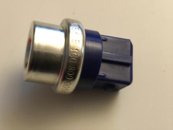 Kühlmitteltemperatursensor zum Heizungskühlerkreislauf Audi / VW - Hella