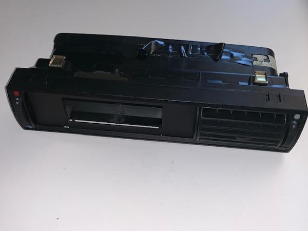 Einbauschacht für VEMS Display Audi 100 A6 S4 S6 C4 anstelle Lüftungsgitter Einbauschacht für VEMS Display Audi 100 A6 S4 S6 C4 anstelle Lüftungsgitter