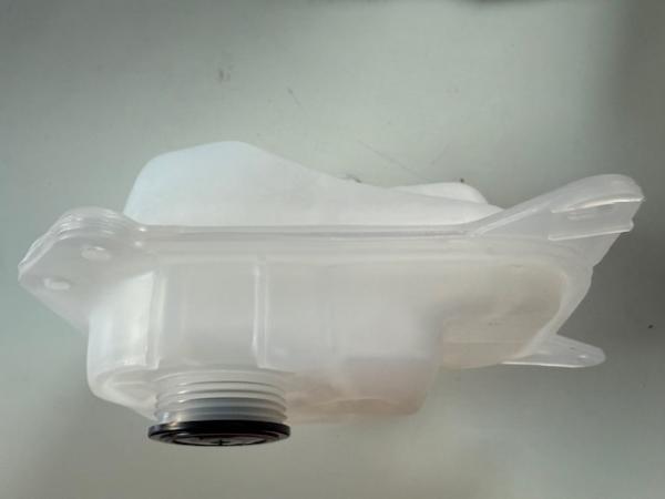 Ausgleichsbehälter orig. Audi 80/90/Coupe Typ 89 und 100/200 Typ 44 inkl. 20V Ausgleichsbehälter orig. Audi 80/90/Coupe Typ 89 und 100/200 Typ 44 inkl. 20V