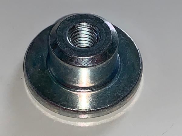Bundmutter für Zahnriemenabdeckung Audi 5 Zylinder 20V 7A NM / 20V Turbo 3B RR / V8 Bundmutter für Zahnriemenabdeckung Audi 5 Zylinder 20V 7A NM / 20V Turbo 3B RR / V8