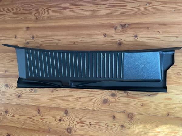 Abweiser / Wasserkastenabdeckung Audi Typ 81 / 85 mit Klimaanlage Abweiser / Wasserkastenabdeckung Audi Typ 81 / 85 mit Klimaanlage
