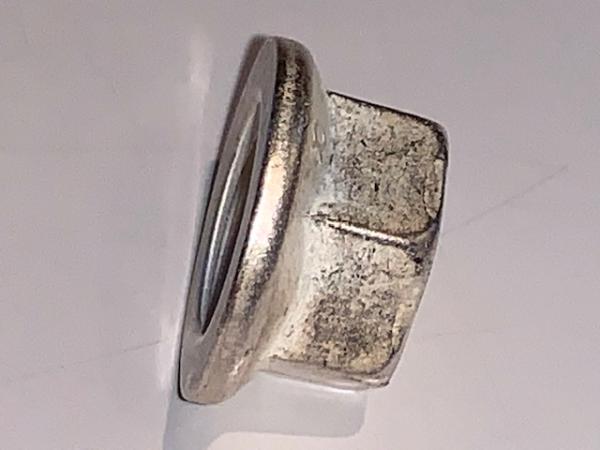 Spezial Sicherungsmutter mit Scheibe M10x1,5 SW 12 Spezial Sicherungsmutter mit Scheibe M10x1,5 SW 12