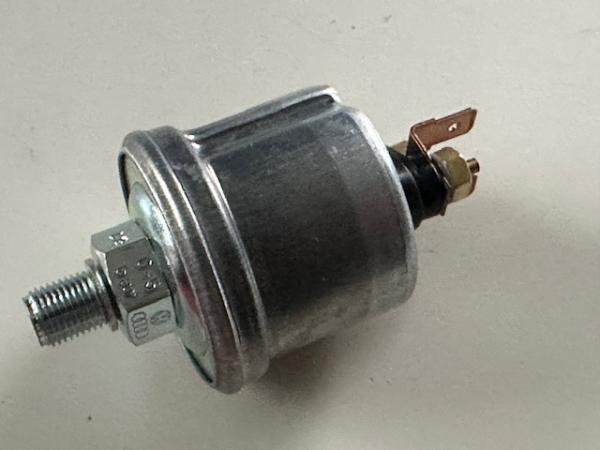 Öldrucksensor Audi / VW 2-polig mit Geber und Warnkontakt - orig. Audi Öldrucksensor Audi / VW 2-polig mit Geber und Warnkontakt - orig. Audi