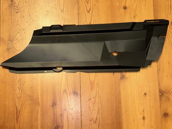 Kühlerabdeckung / Luftführung oben Audi 100 / 200 Typ 44 5 Zylinder Kühlerabdeckung / Luftführung oben Audi 100 / 200 Typ 44 5 Zylinder