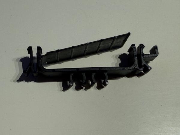 Halter für Kraftstoffleitung Audi 10V Turbo Urquattro - 100 / 200 Typ 44