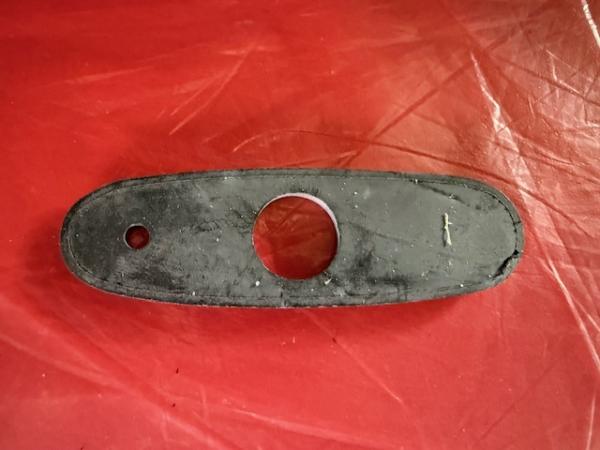 Unterlage Heckspoiler Audi 80/90 Typ 89