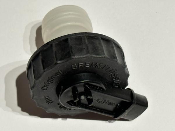 Deckel mit Sensor Bremsflüssigkeitbehälter Audi Deckel mit Sensor Bremsflüssigkeitbehälter Audi