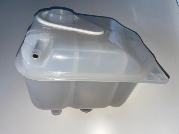 Ausgleichsbehälter Audi 100 / A6 / S4 / S6 C4 inkl. S6 plus Ausgleichsbehälter Audi 100 / A6 / S4 / S6 C4 inkl. S6 plus